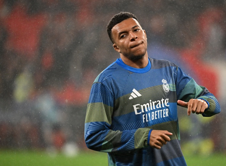 皇冠体育-菲戈：姆巴佩想带伤比赛需要谨慎考虑 皇马和曼城的比赛会很精彩